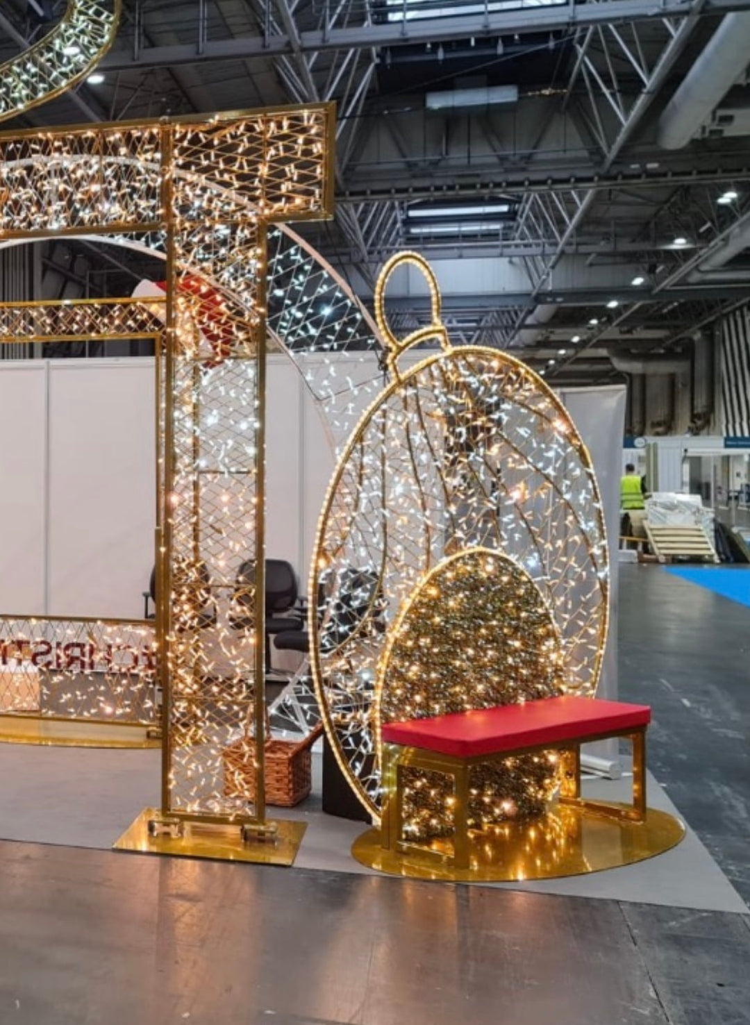 2D Prelit "Bauble Seat" Photo Opp. Frame - 2.6m Tall