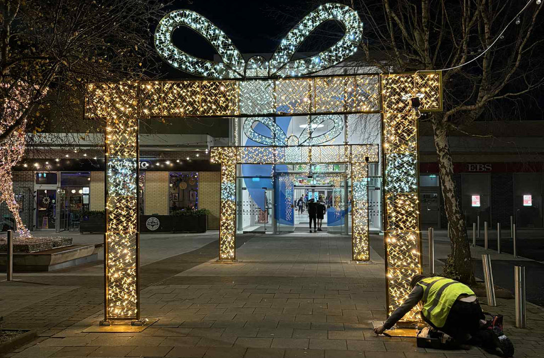 2D Prelit "Bow" Arch - 4m Tall x 4.3m Wide - Aluminium Structure