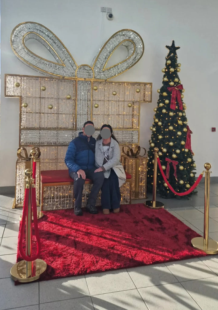 3D Prelit "Present Seat" Photo Opp. - 3m Tall