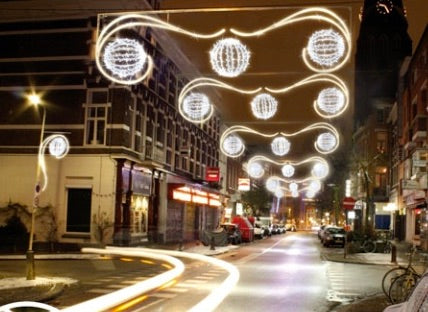 4.5m Bauble Swish Cross Street Motif